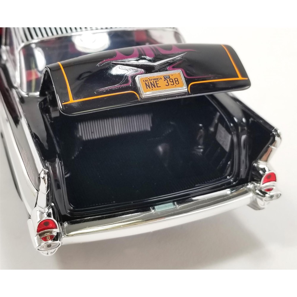 ACME  - Big Daddy Ed Roth Custom Paint Shop 1957 Chevrolet Bel Air - Scale 1:18