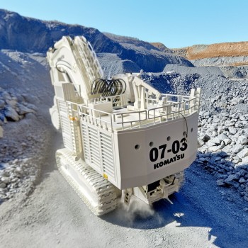 BYMO 25026/3 Komatsu PC8000-6 Electric Mining Excavator with Backhoe Sovel Cerrejon - Scale 1:50