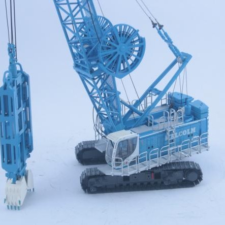 BYMO 25027/6 BAUER Cable Crane MC96 with DHG-V Pile Grab - Malcom - Scale 1:50