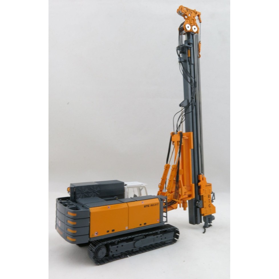 BYMO 25028 BAUER RTG RG 21 T Pile driver with telescopic leader  - Scale 1:50