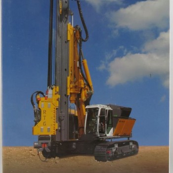BYMO 25028 BAUER RTG RG 21 T Pile driver with telescopic leader  - Scale 1:50