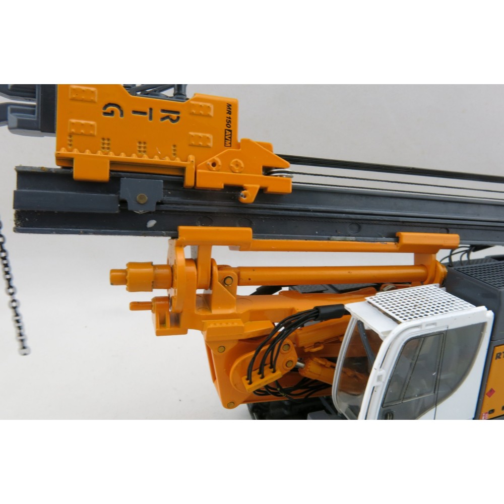 BYMO 25028 BAUER RTG RG 21 T Pile driver with telescopic leader  - Scale 1:50