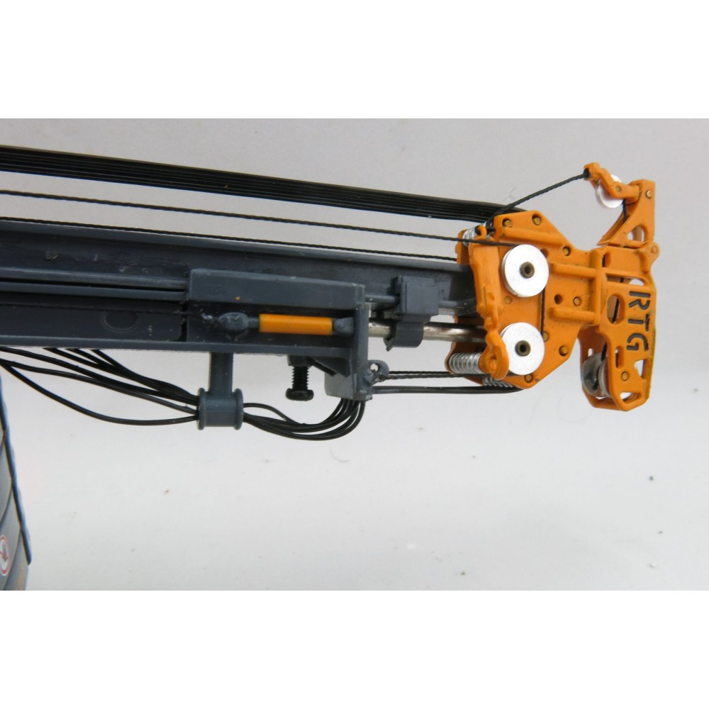 BYMO 25028 BAUER RTG RG 21 T Pile driver with telescopic leader  - Scale 1:50