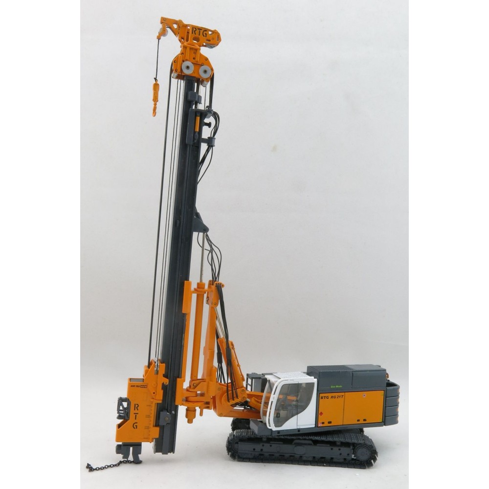 BYMO 25028 BAUER RTG RG 21 T Pile driver with telescopic leader  - Scale 1:50