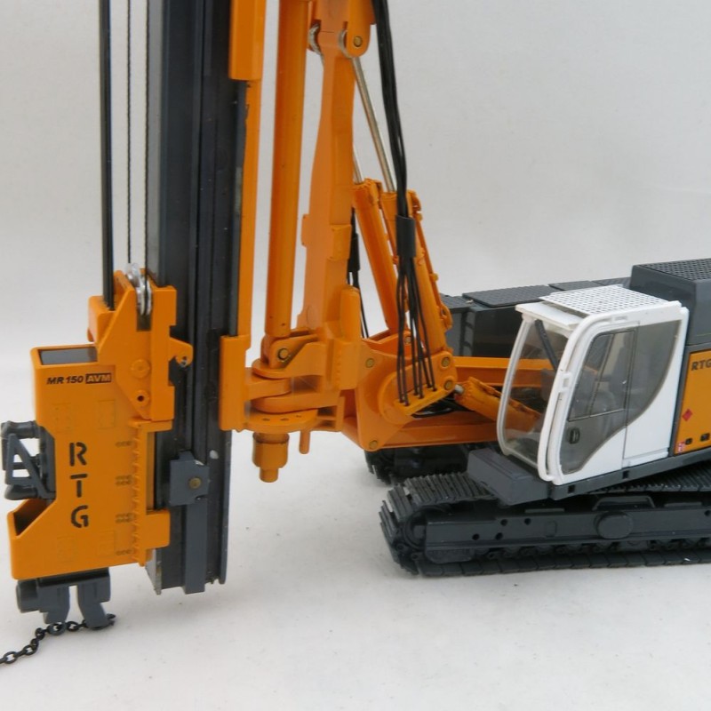 BYMO 25028 BAUER RTG RG 21 T Pile driver with telescopic leader  - Scale 1:50