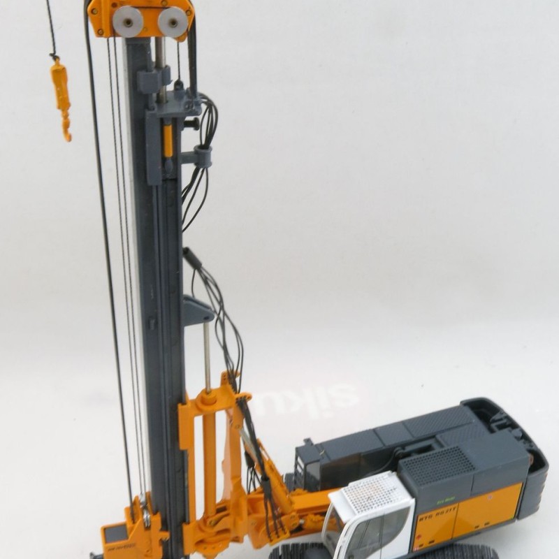BYMO 25028 BAUER RTG RG 21 T Pile driver with telescopic leader  - Scale 1:50
