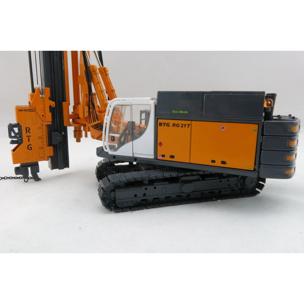 BYMO 25028 BAUER RTG RG 21 T Pile driver with telescopic leader  - Scale 1:50