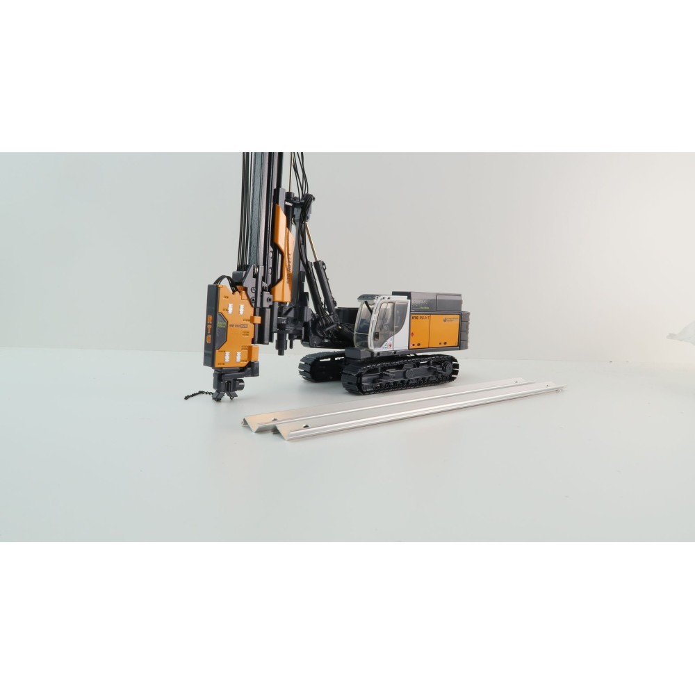 BYMO 25028/1 BAUER RTG RG 21 T Pile Driver with Hydraulic Vibrator 2023 - Scale 1:50 