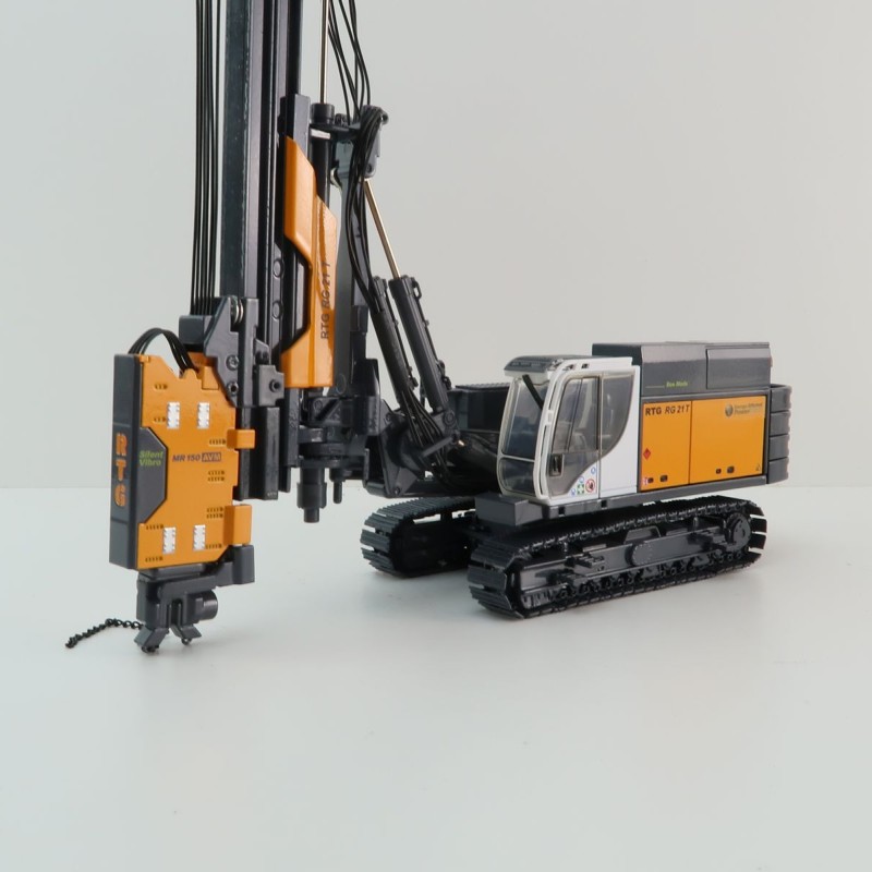 BYMO 25028/1 BAUER RTG RG 21 T Pile Driver with Hydraulic Vibrator 2023 - Scale 1:50 