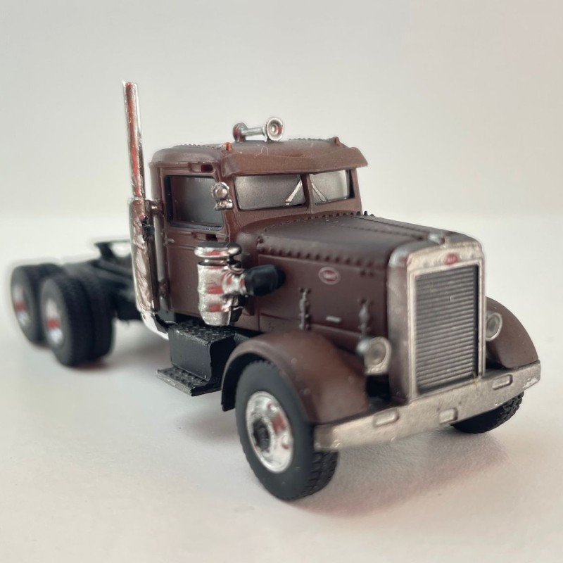 Brekina - 1955 Peterbilt 281 Prime Mover Rust  - Movie Duel - Scale 1:87