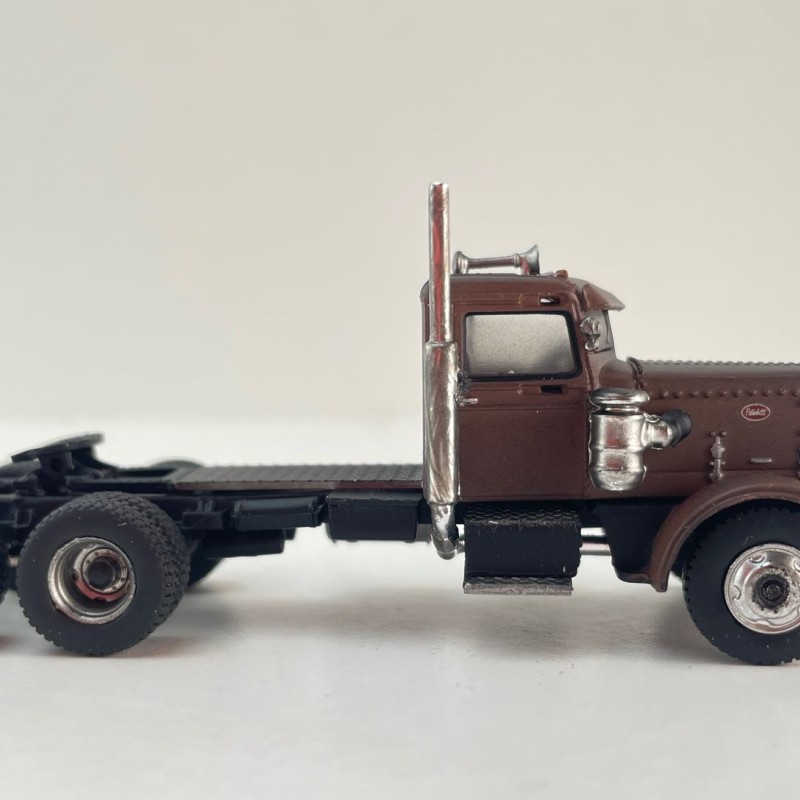 Brekina - 1955 Peterbilt 281 Prime Mover Rust  - Movie Duel - Scale 1:87