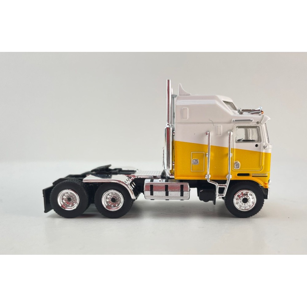 Brekina - Kenworth K 100 Aerodyne 6x4 Prime Mover Yellow / White - Scale 1:87