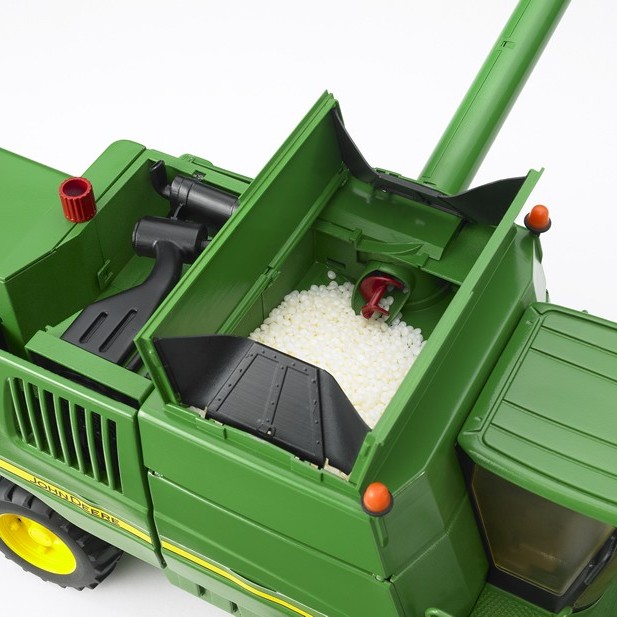 Bruder 02132 - John Deere Combine Harvester T670i - Scale 1:16 