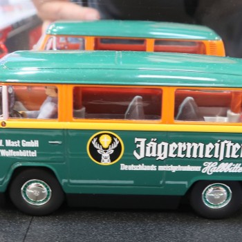 Carrera 32034 Digital 1:32 Volkswagen VW Bus Panel Van T2b Jägermeister Slot Car
