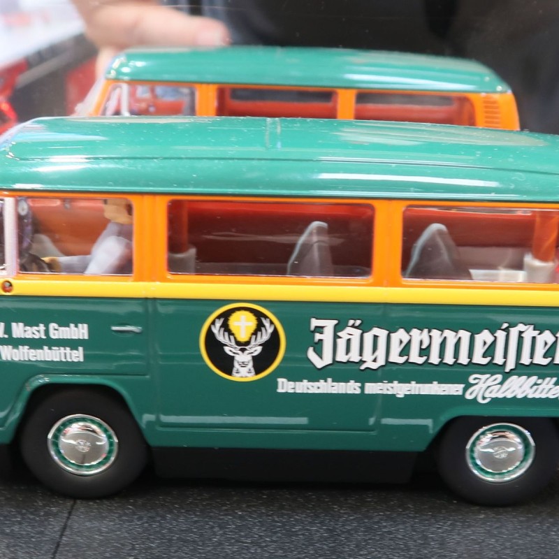 Carrera 32034 Digital 1:32 Volkswagen VW Bus Panel Van T2b Jägermeister Slot Car