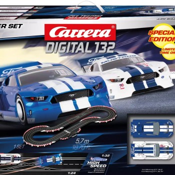 Carrera 30033 Digital 1:32 Starter Set 2x Ford Mustang GTY