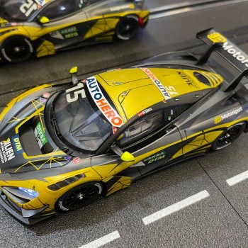 Carrera 31028 Digital 1:32 McLaren 720S GT3 DTM JP-Motorsport No 15 Slot Car