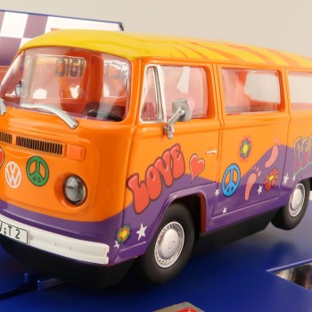 Carrera 31095 Digital 1:32 Volkswagen VW Bus Panel Van T2b Peace and Love Slot Car