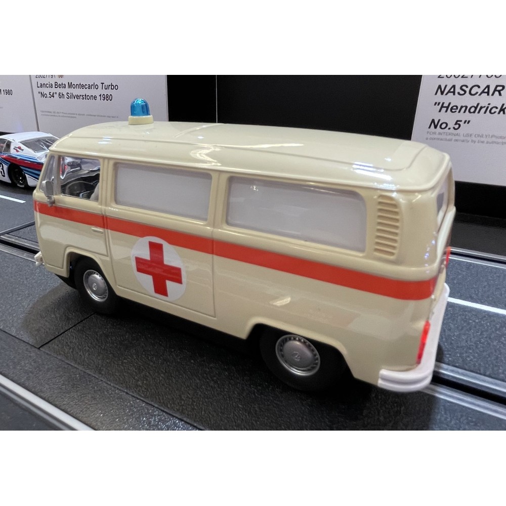 Carrera 32033 Digital 1:32 Volkswagen VW Bus Panel Van T2b  Ambulance Red Cross Slot Car