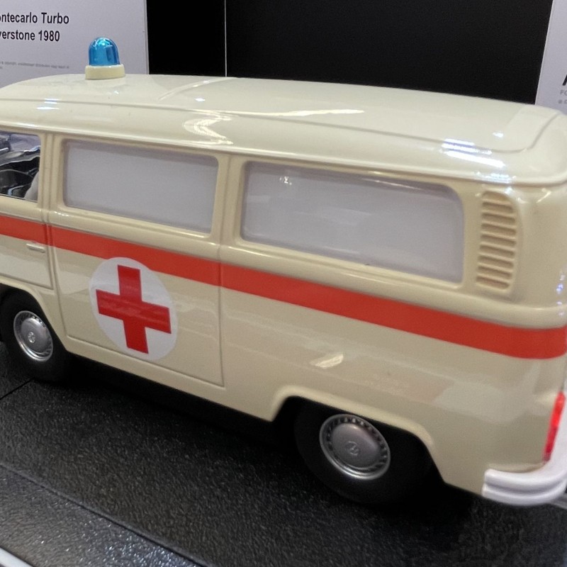 Carrera 32033 Digital 1:32 Volkswagen VW Bus Panel Van T2b  Ambulance Red Cross Slot Car