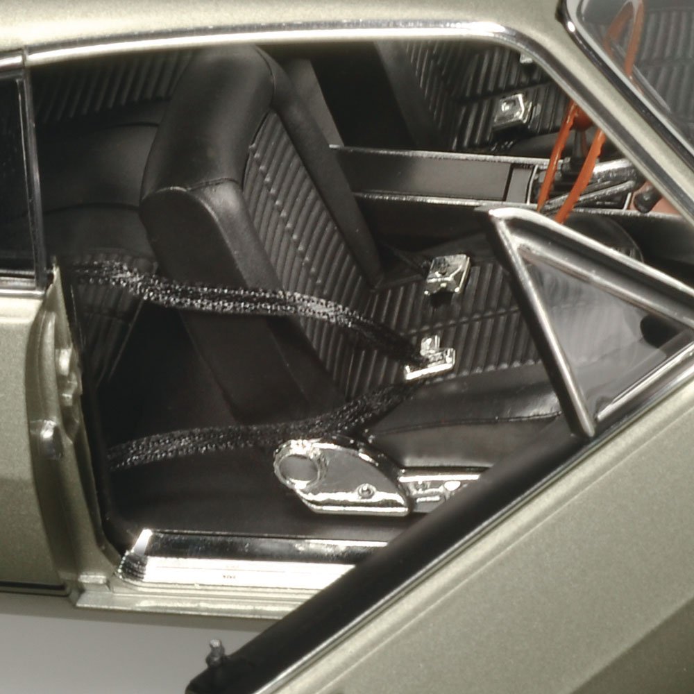 Classic Carlectables 18855 Holden HK GTS 327 Monaro Silver Mink - Scale 1:18