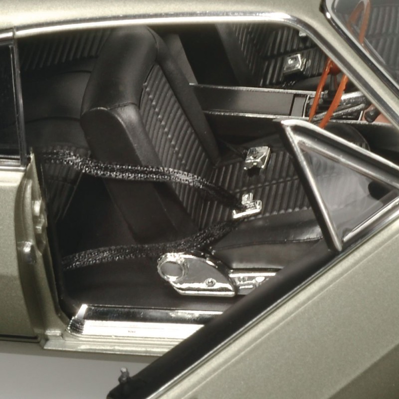 Classic Carlectables 18855 Holden HK GTS 327 Monaro Silver Mink - Scale 1:18