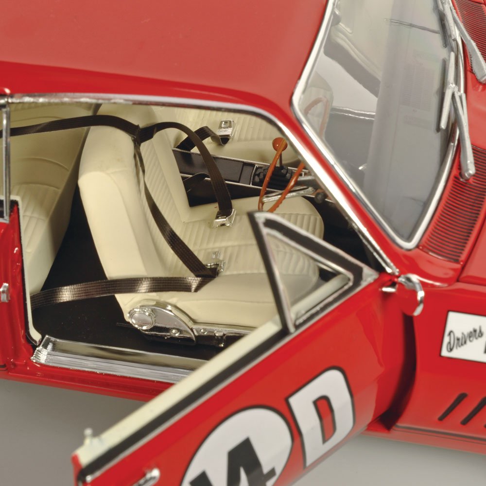 Classic Carlectables 18867 Holden HK Monaro GTS 327 -  The 1968 Bathurst Controversy - Scale 1:18  