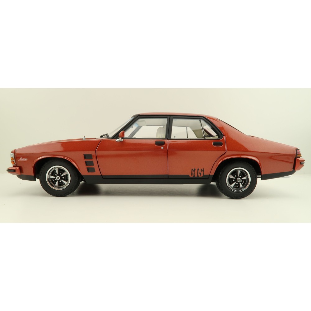 Classic Carlectables 18759 Holden HX Monaro Persian Sand Metallic - Scale 1:18