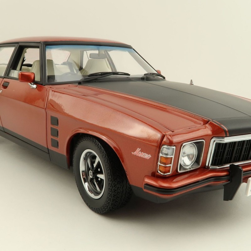 Classic Carlectables 18759 Holden HX Monaro Persian Sand Metallic - Scale 1:18