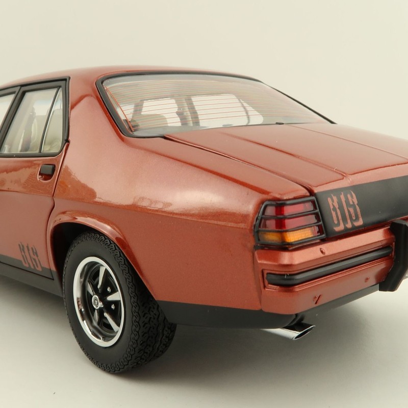 Classic Carlectables 18759 Holden HX Monaro Persian Sand Metallic - Scale 1:18