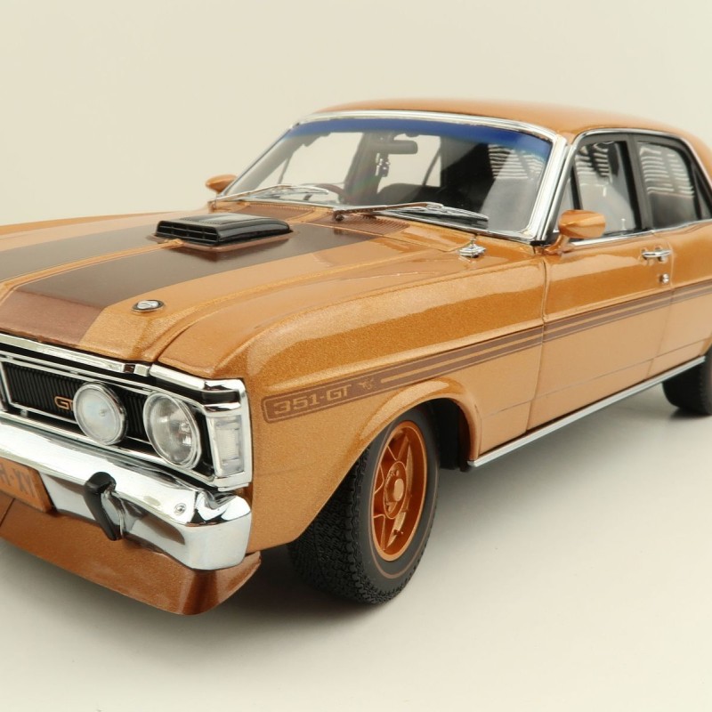 Classic Carlectables 18762 FORD XY FALCON GT-HO PHASE III 50TH ANNIVERSARY GOLD - Scale 1:18