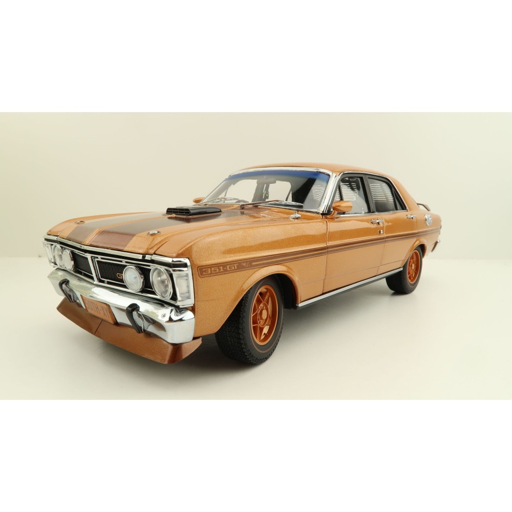Classic Carlectables 18762 FORD XY FALCON GT-HO PHASE III 50TH ANNIVERSARY GOLD - Scale 1:18