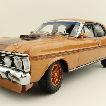 Classic Carlectables 18762 FORD XY FALCON GT-HO PHASE III 50TH ANNIVERSARY GOLD - Scale 1:18
