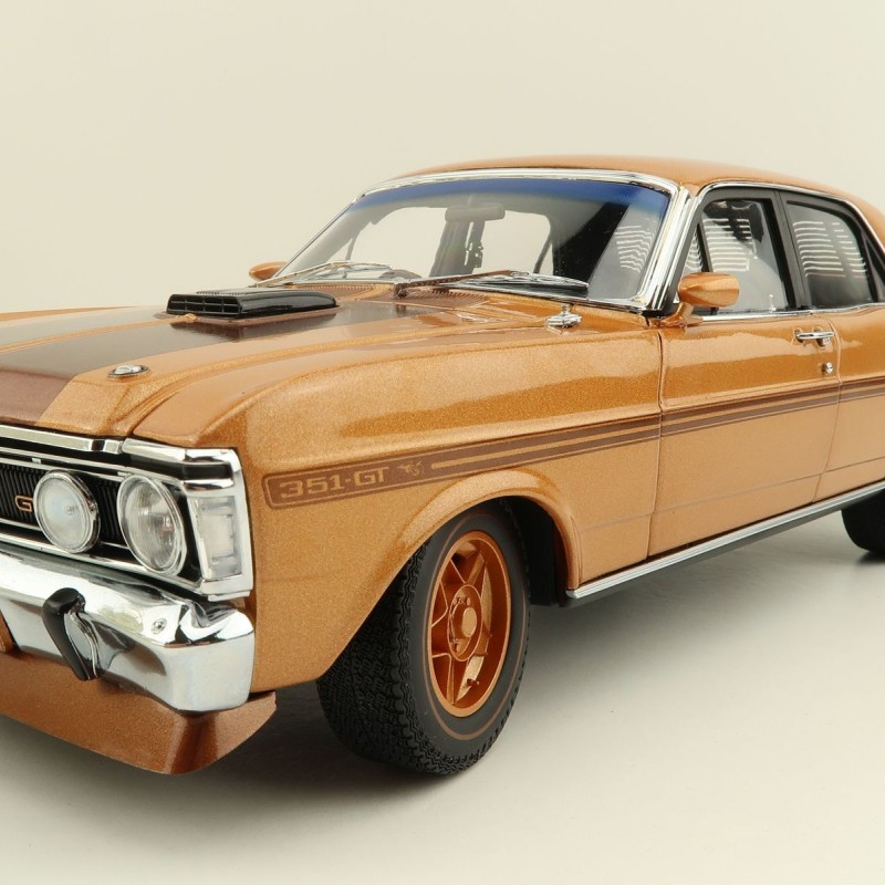 Classic Carlectables 18762 FORD XY FALCON GT-HO PHASE III 50TH ANNIVERSARY GOLD - Scale 1:18