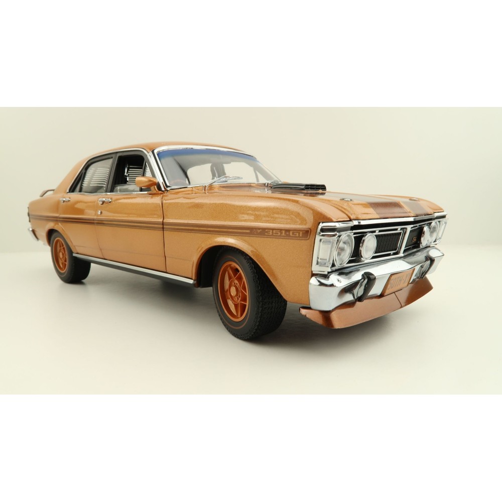Classic Carlectables 18762 FORD XY FALCON GT-HO PHASE III 50TH ANNIVERSARY GOLD - Scale 1:18