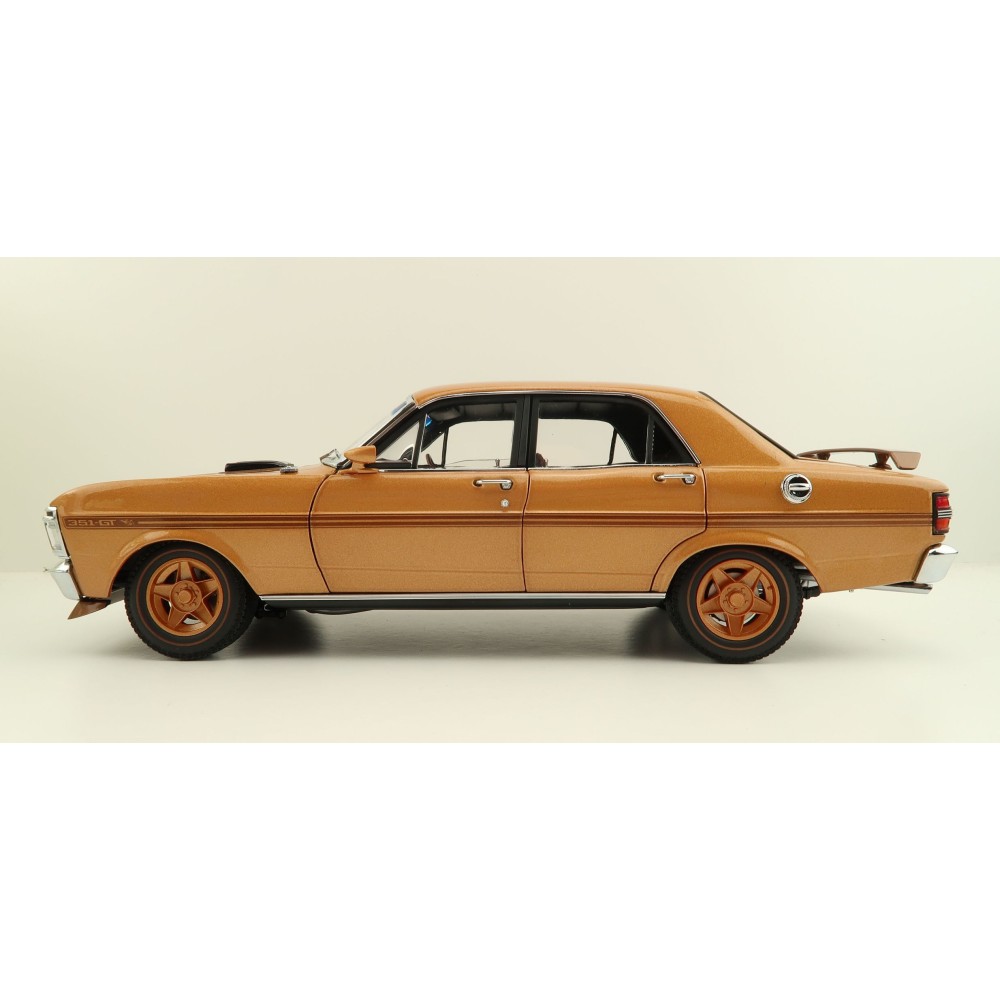 Classic Carlectables 18762 FORD XY FALCON GT-HO PHASE III 50TH ANNIVERSARY GOLD - Scale 1:18