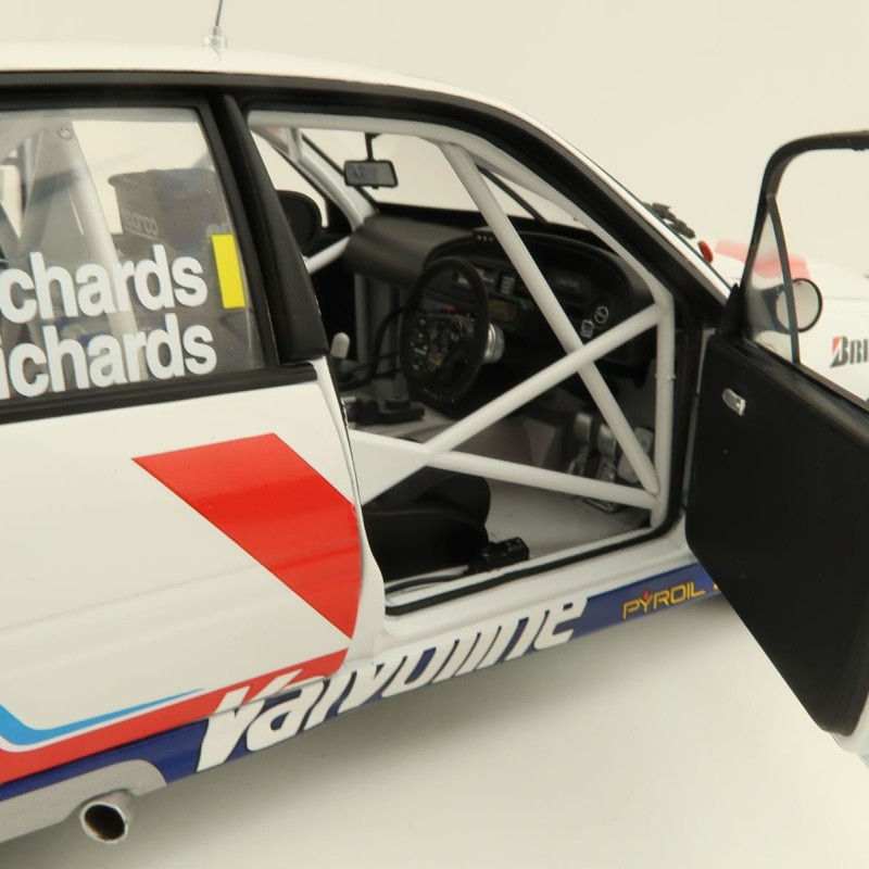 Classic Carlectables 18768 Holden VS Commodore 1997 Bathurst 2nd Place - Richards / Richards - Scale 1:18