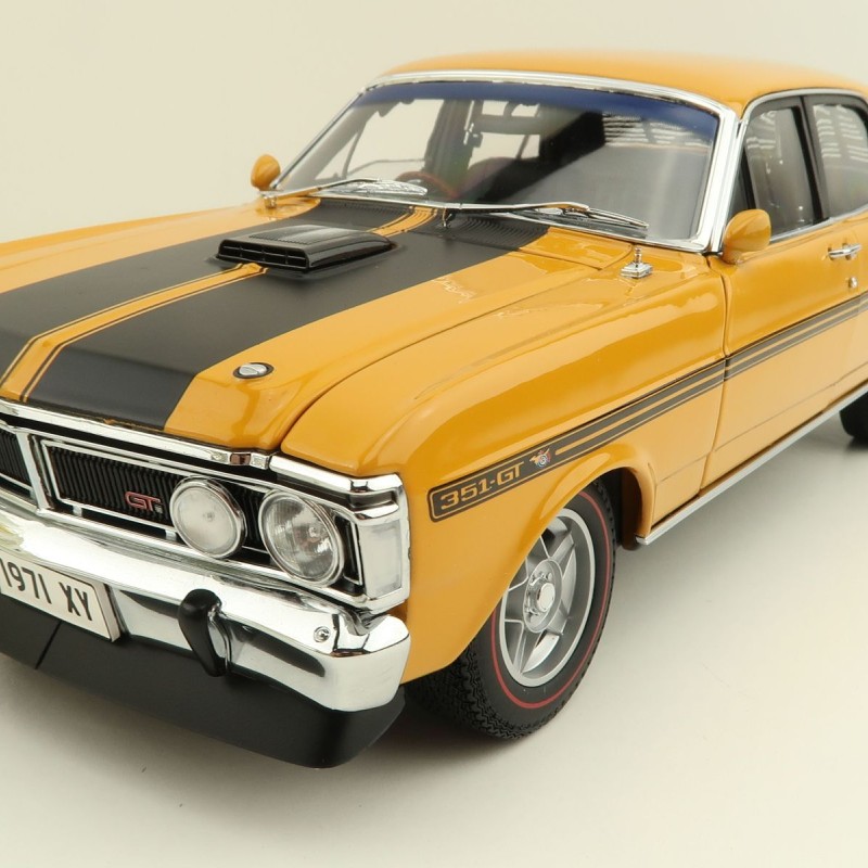 Classic Carlectables 18769 Ford XY Falcon Phase III GTHO Yellow Ochre - Scale 1:18