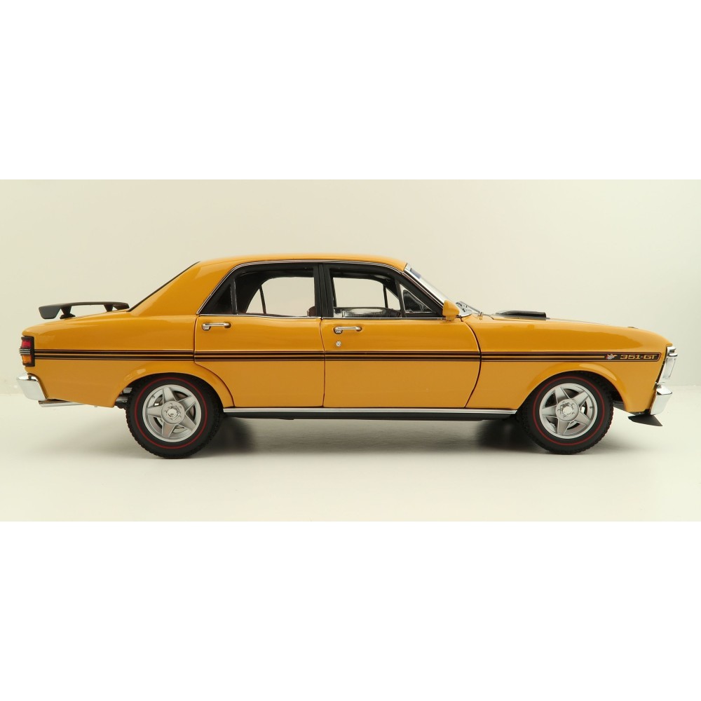 Classic Carlectables 18769 Ford XY Falcon Phase III GTHO Yellow Ochre - Scale 1:18