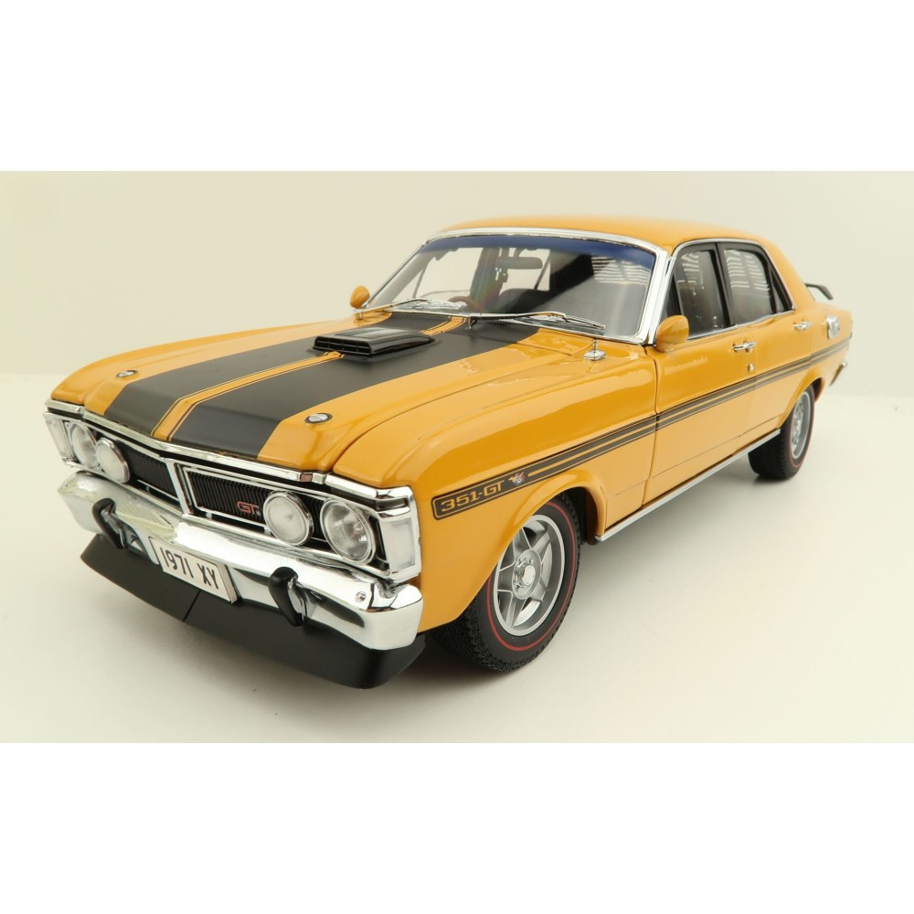 Classic Carlectables 18769 Ford XY Falcon Phase III GTHO Yellow Ochre - Scale 1:18