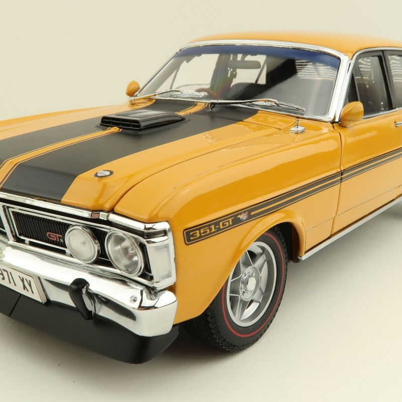 Classic Carlectables 18769 Ford XY Falcon Phase III GTHO Yellow Ochre - Scale 1:18