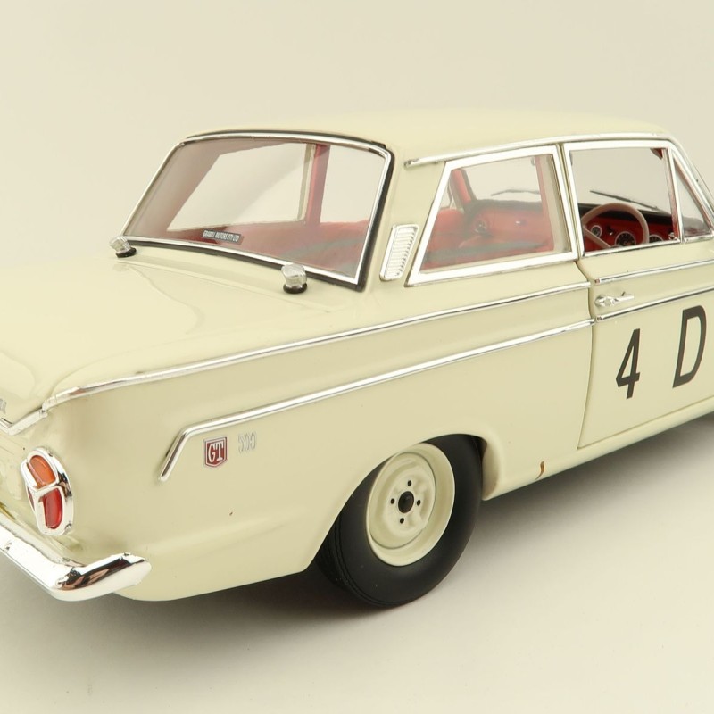 Classic Carlectables 18778 - Ford Cortina GT 500 1965 Bathurst Second Place McPhee / Mulholland - Scale 1:18
