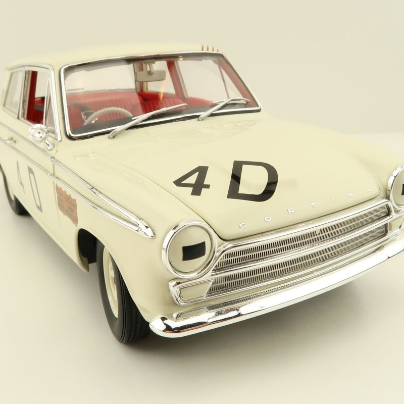 Classic Carlectables 18778 - Ford Cortina GT 500 1965 Bathurst Second Place McPhee / Mulholland - Scale 1:18