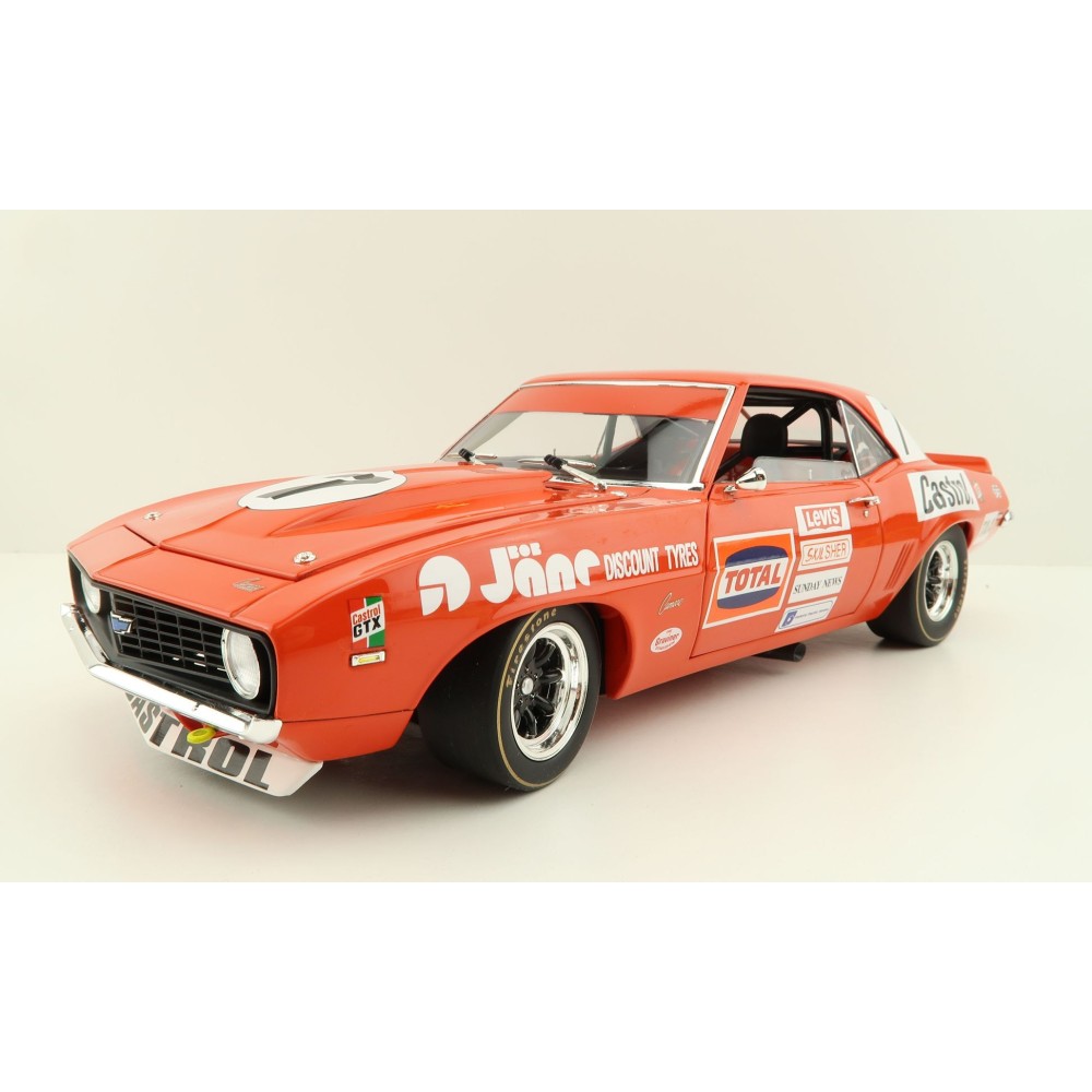 Classic Carlectables 18786 Chevrolet Camaro 1972 ATCC Round 1 Symmons Plains 2nd Place - Scale 1:18