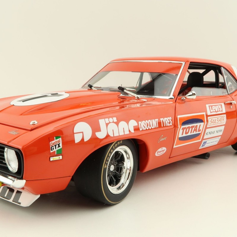 Classic Carlectables 18786 Chevrolet Camaro 1972 ATCC Round 1 Symmons Plains 2nd Place - Scale 1:18
