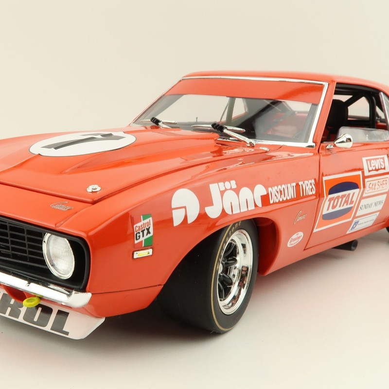 Classic Carlectables 18786 Chevrolet Camaro 1972 ATCC Round 1 Symmons Plains 2nd Place - Scale 1:18
