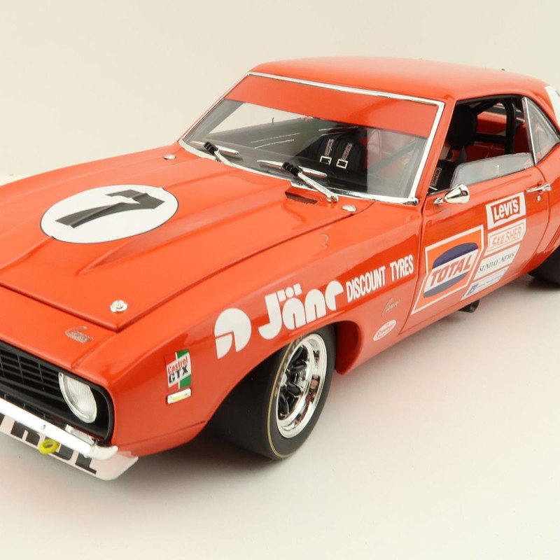 Classic Carlectables 18786 Chevrolet Camaro 1972 ATCC Round 1 Symmons Plains 2nd Place - Scale 1:18