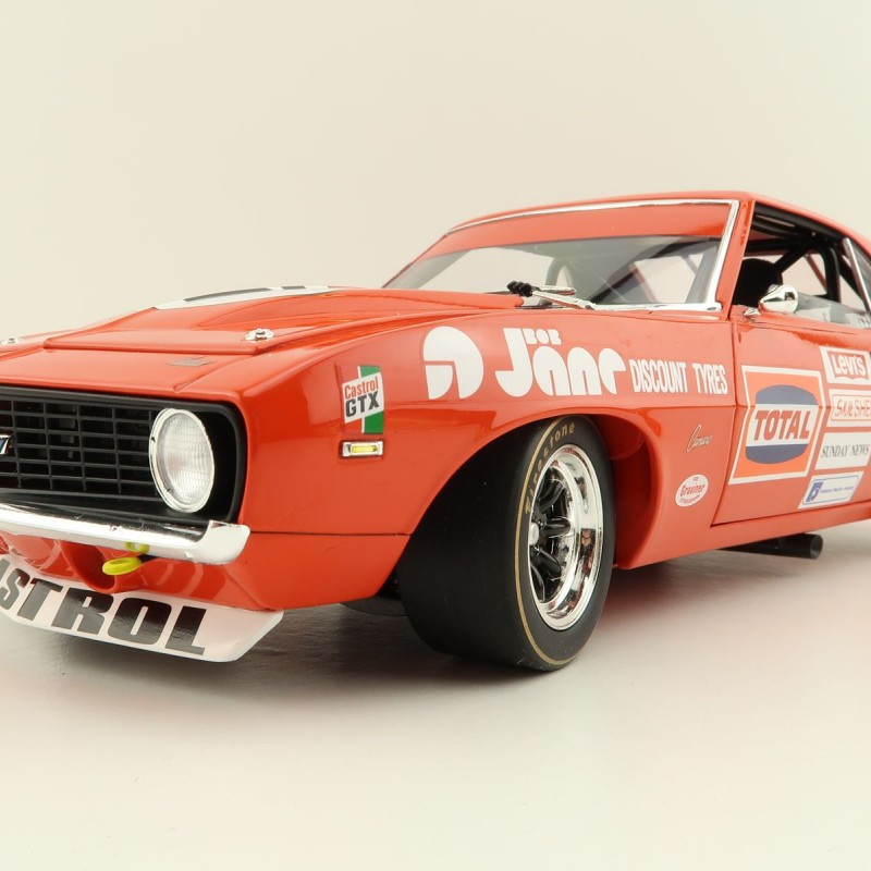 Classic Carlectables 18786 Chevrolet Camaro 1972 ATCC Round 1 Symmons Plains 2nd Place - Scale 1:18