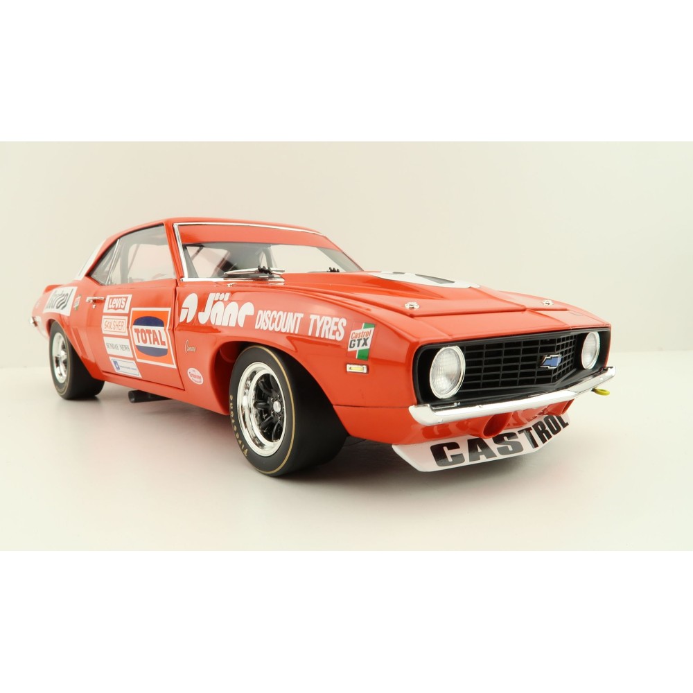 Classic Carlectables 18786 Chevrolet Camaro 1972 ATCC Round 1 Symmons Plains 2nd Place - Scale 1:18