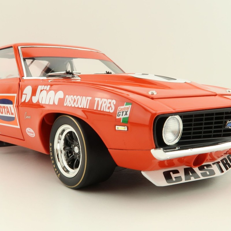 Classic Carlectables 18786 Chevrolet Camaro 1972 ATCC Round 1 Symmons Plains 2nd Place - Scale 1:18